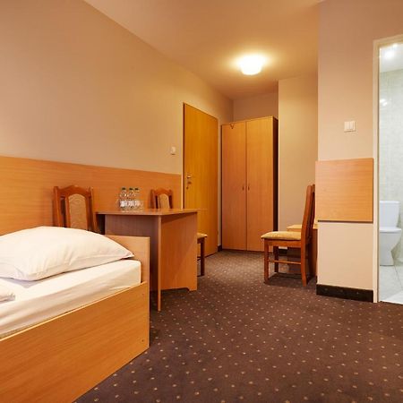 Hotel Wena キェルツェ エクステリア 写真