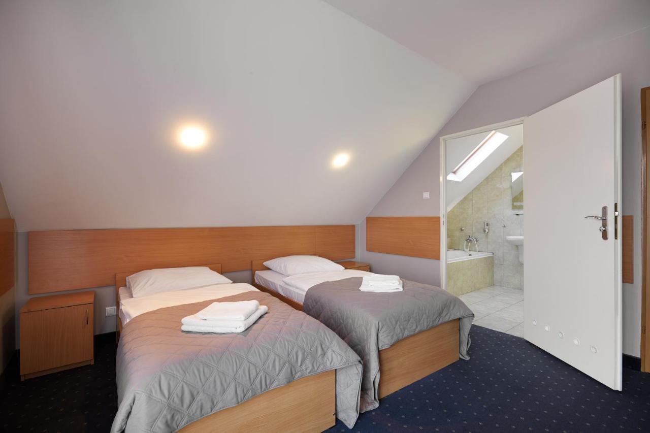 Hotel Wena キェルツェ エクステリア 写真