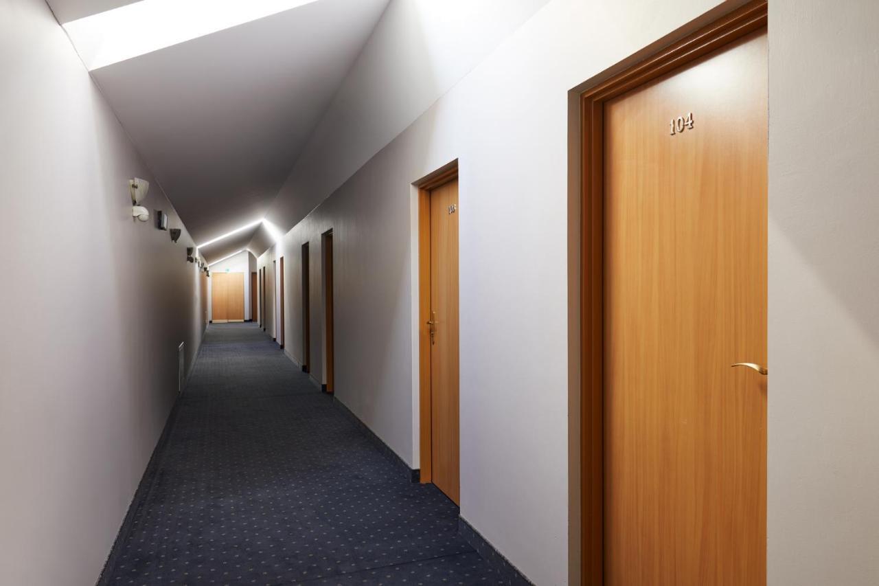 Hotel Wena キェルツェ エクステリア 写真