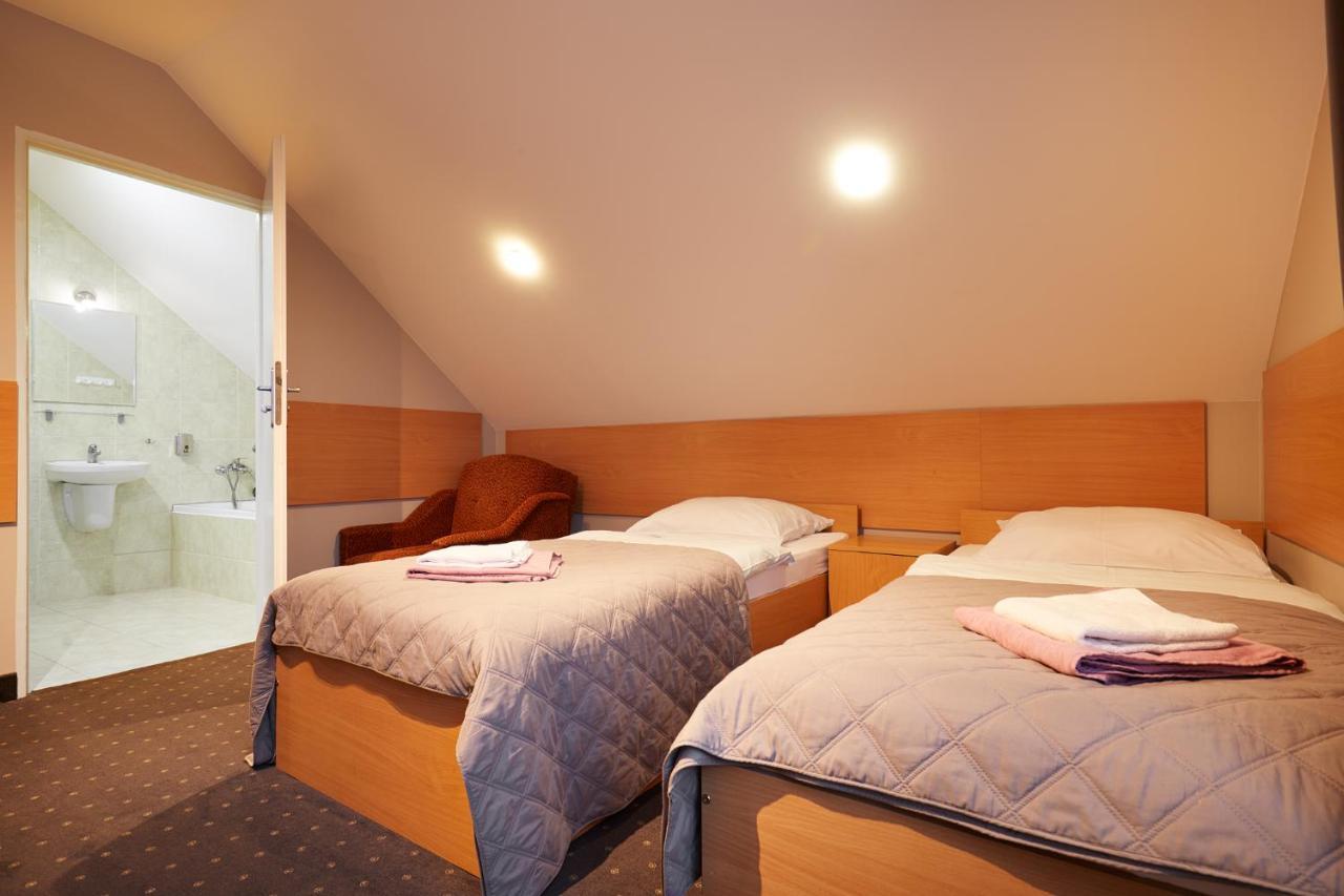 Hotel Wena キェルツェ エクステリア 写真